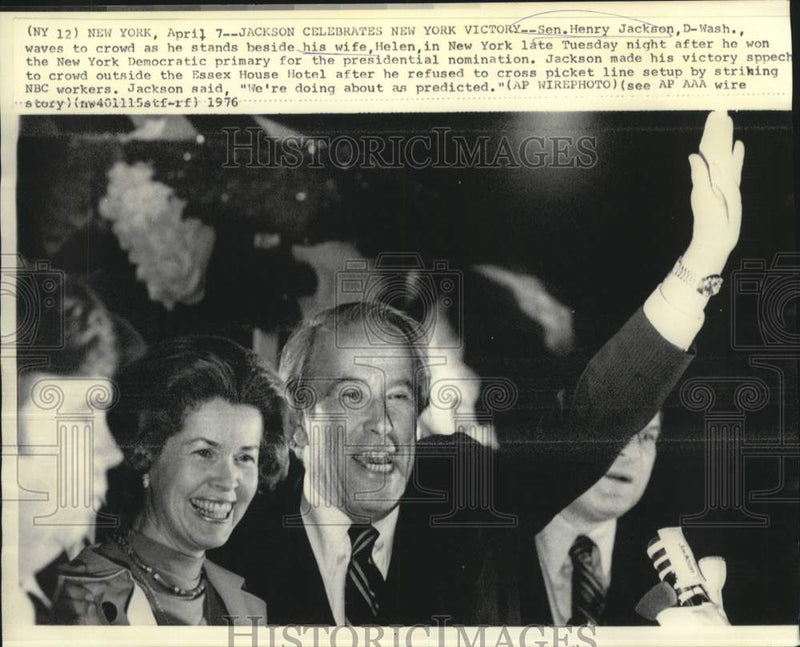Load image into Gallery viewer, 1976 Press Photo Senator and Mrs. Jackson celebrate New York victory.
