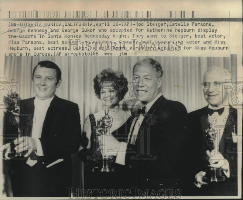 Load image into Gallery viewer, 1968 Press Photo George Kennedy and other Oscar winners in Santa Monica, CA
