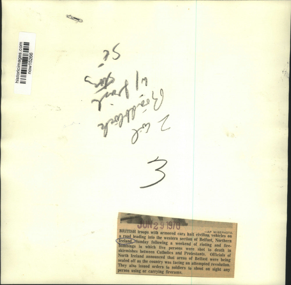 1970 Press Photo British troops halt civilian vehicles on road of Belfast