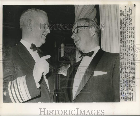 1959 Press Photo Admiral Burke and Howard Isham confer in Los Angeles.