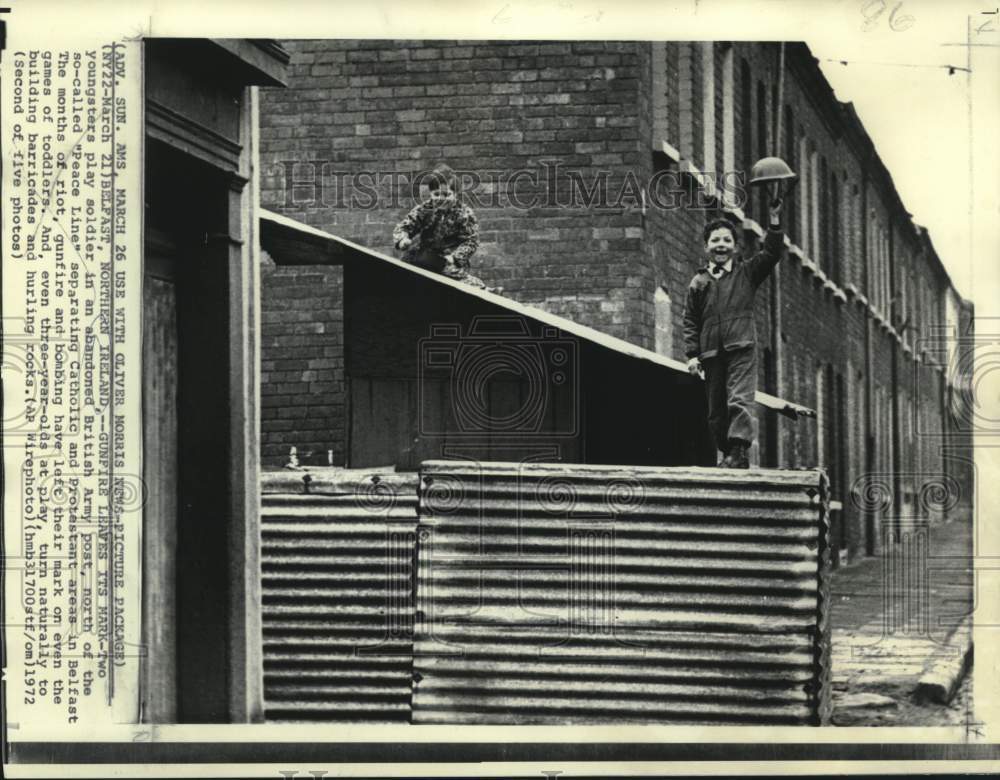 1972 Press Photo Two youngsters play soldier in abandoned British Army Post