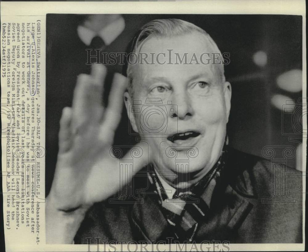 1975 Press Photo US Ambassador-at-Large Alexis Johnson at news conference