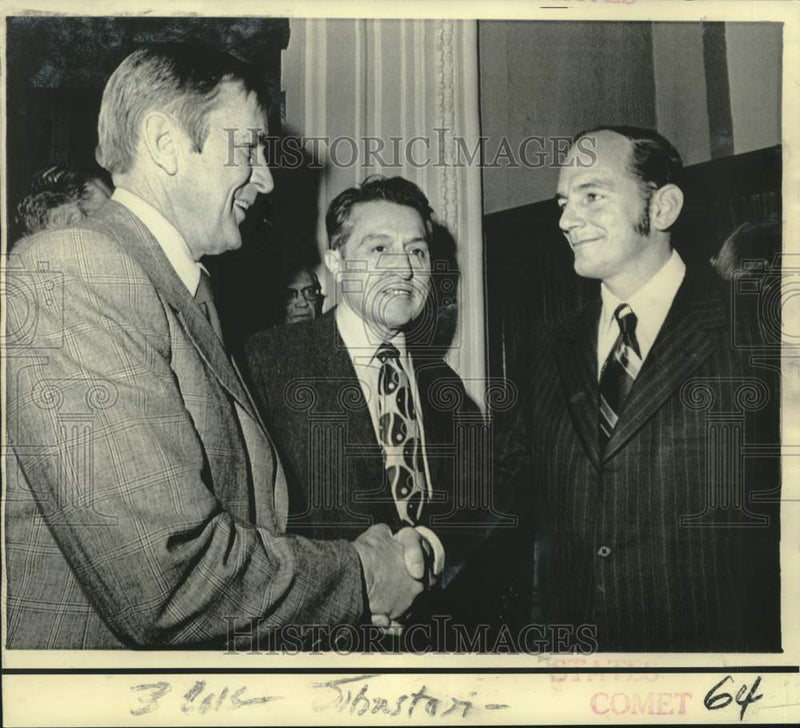 Load image into Gallery viewer, 1972 Press Photo Senators Bennett Johnston and Bartlett meet with Valeo

