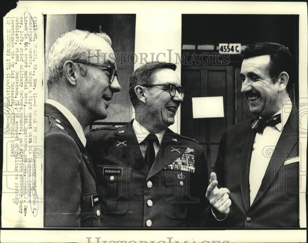 1971 Press Photo Colonel Oran Henderson and attorneys outside court in Maryland