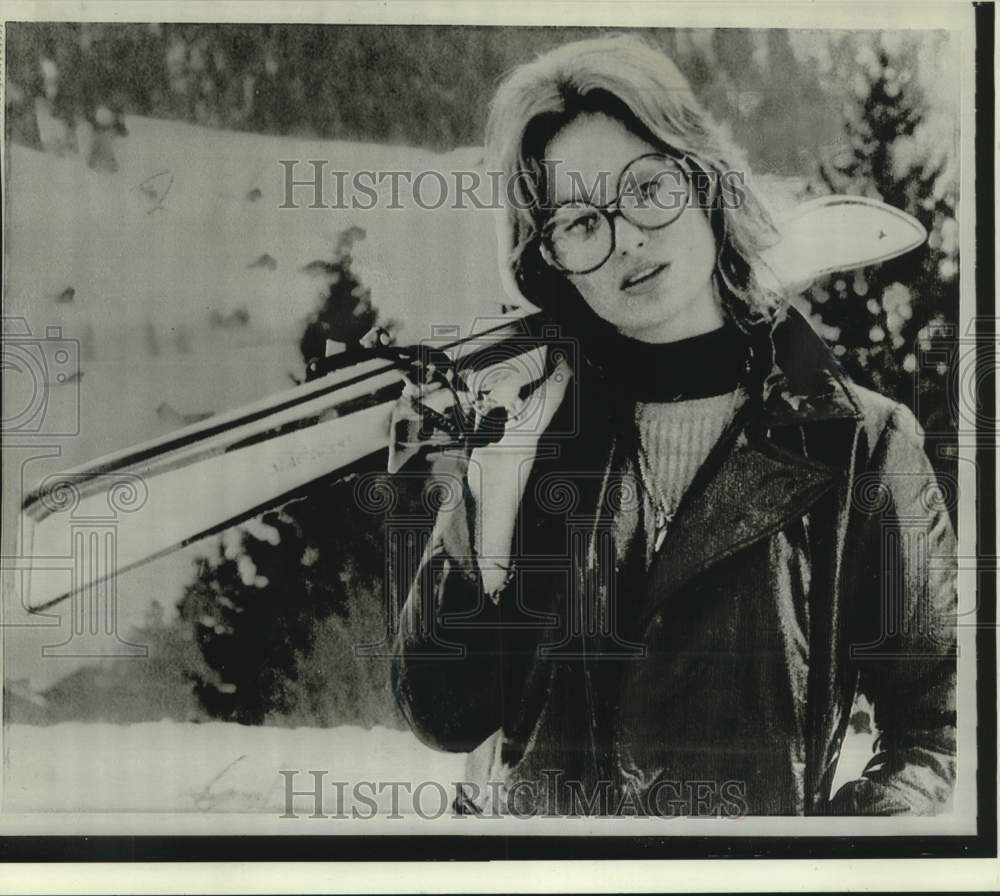 1971 Press Photo Lady Jacqueline Rufus Isaacs on ski slopes in Switzerland.