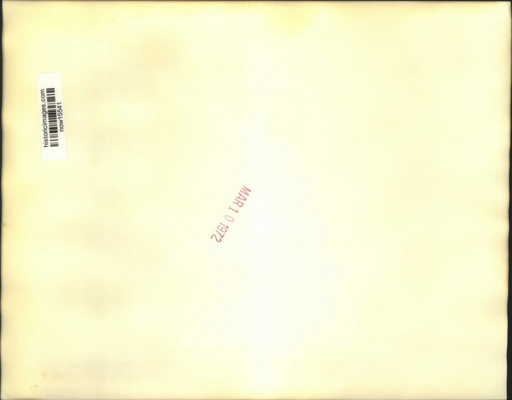 1972 Press Photo Edith Irving raises microphone cord she leaves federal court