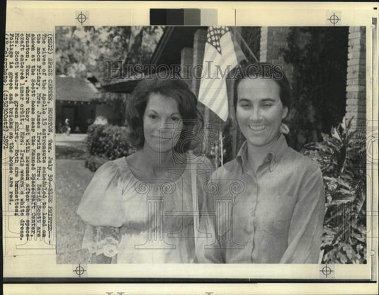 1971 Press Photo Apollo 15 astronauts wives, Mrs. Irwin and Mrs. Scott in Texas