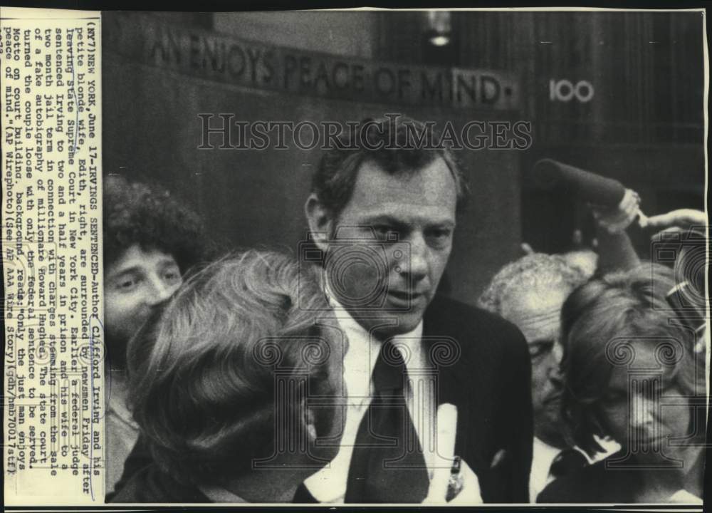 1972 Press Photo Author Clifford Irving and wife Edith with newsmen in New York