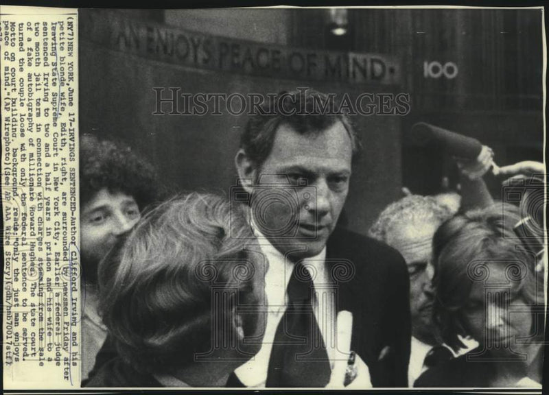 Load image into Gallery viewer, 1972 Press Photo Author Clifford Irving and wife Edith with newsmen in New York
