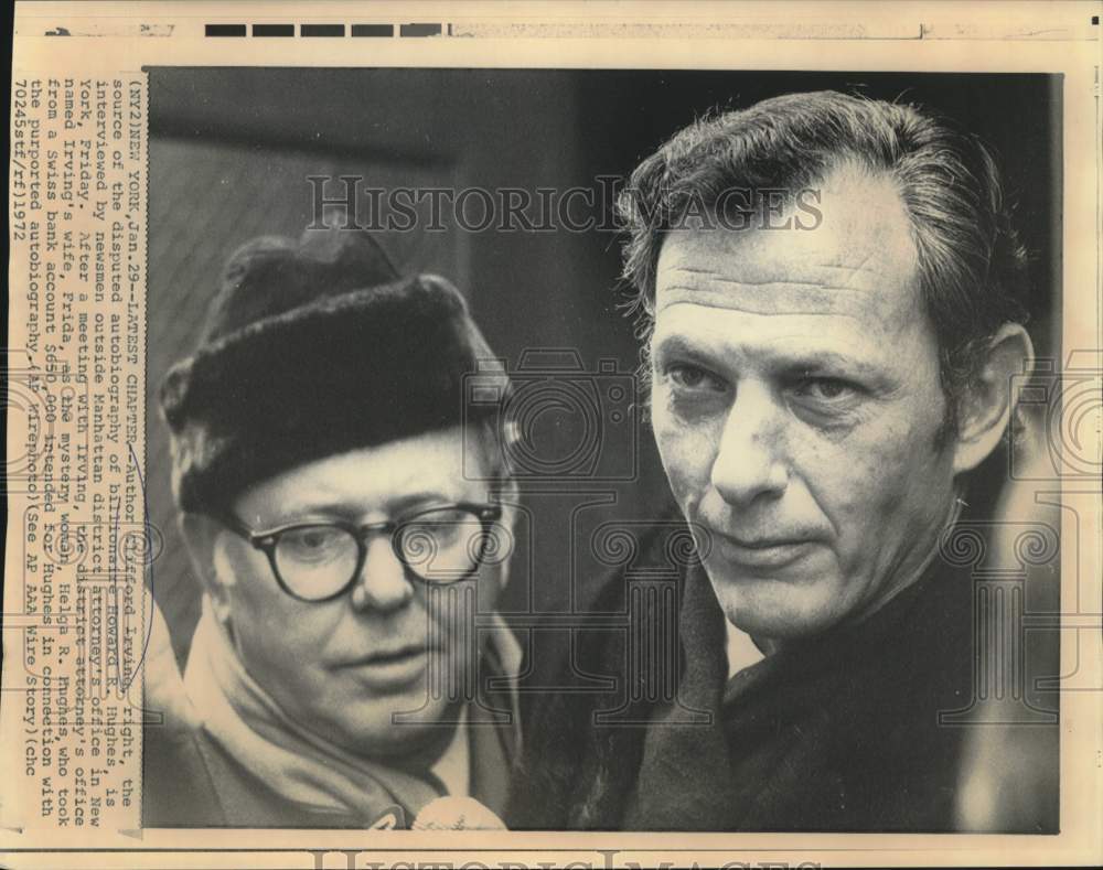 1972 Press Photo Author Clifford Irving interview by newsmen in New York