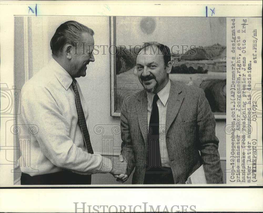 1972 Press Photo Denmark's Prime Minister Joergensen gets handshake from Krag.