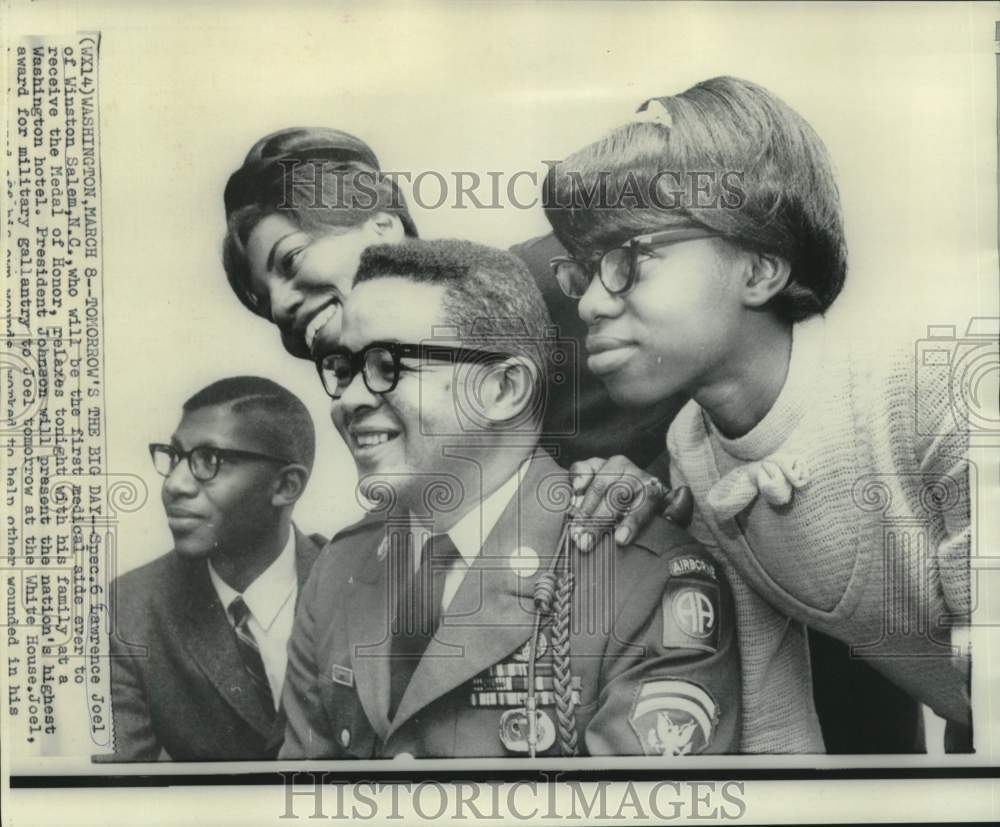 1967 Press Photo Spec. 6 Joel to receive Medal of Honor, shown with family