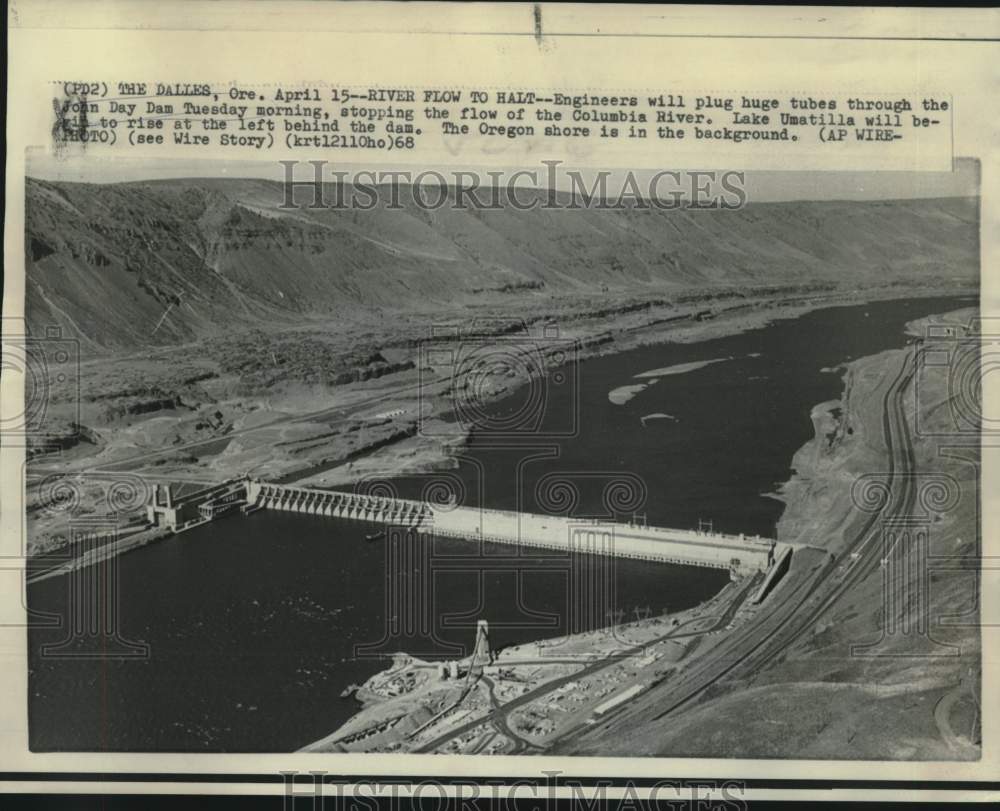 1968 Press Photo Engineers plug tubes through John Day Dam on Columbia River.