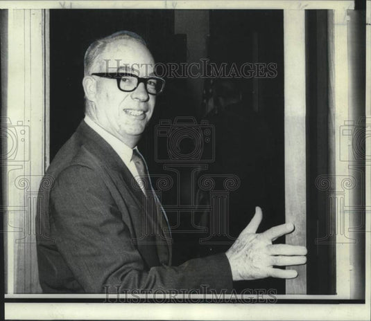 1966 Press Photo Paul Jennings, Union Leader calls offer insignificant