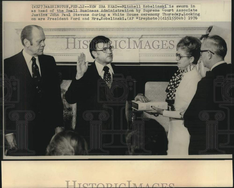 Load image into Gallery viewer, 1976 Press Photo Mitchell Kobelinski sworn in as President Ford and other watch
