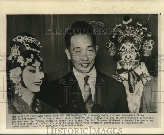 1964 Press Photo Song Chin Koang with singer and dancer at Paris opera