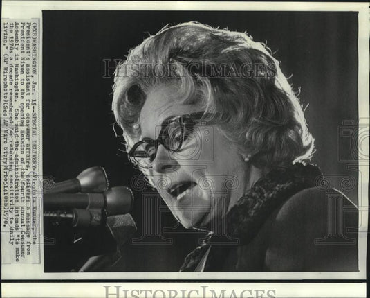 1970 Press Photo Virginia Knauer delivers Nixon's message to Consumer Assembly