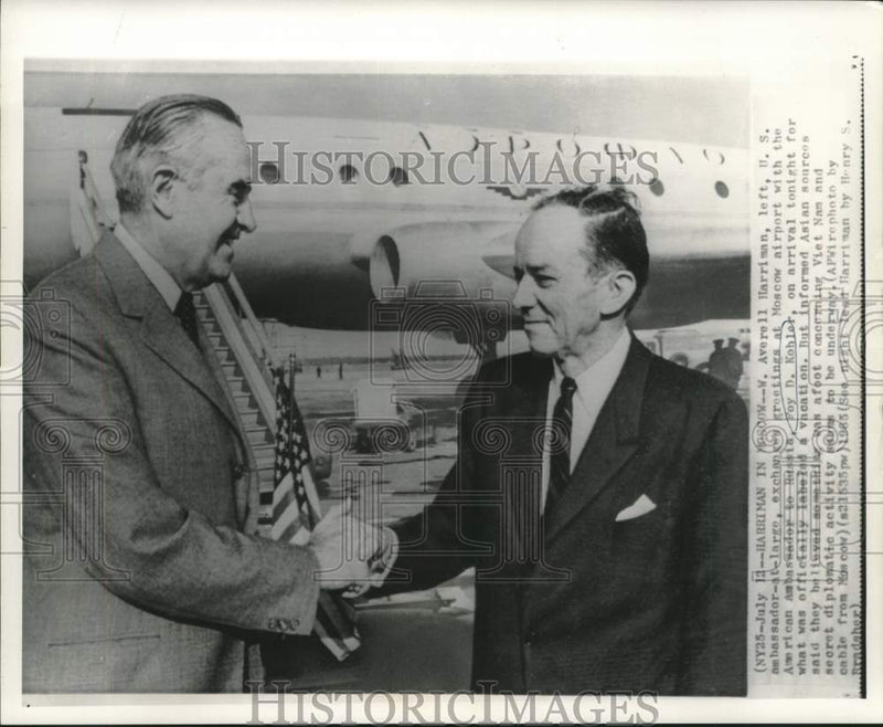 Load image into Gallery viewer, 1965 Press Photo Averell Harriman greets Foy Kohler at Moscow airport

