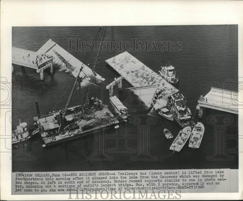 Load image into Gallery viewer, 1964 Press Photo View of Trailways bus in Lake Pontchartrain after barge hit
