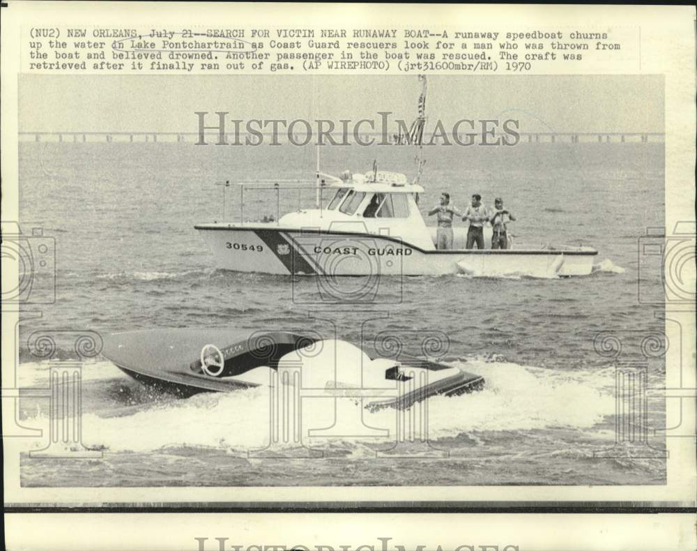 1970 Press Photo Coast Guard watches runaway speedboat in Lake Pontchartrain