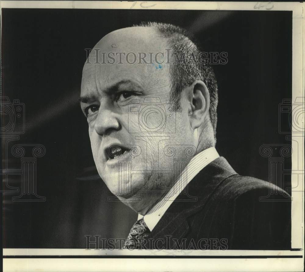 Press Photo Defense Secretary Melvin Laird answers questions on Vietnam