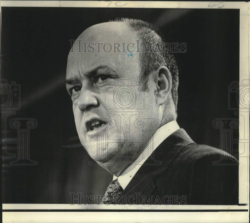 Load image into Gallery viewer, Press Photo Defense Secretary Melvin Laird answers questions on Vietnam

