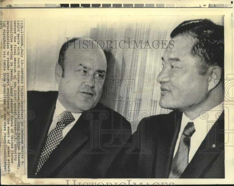 Load image into Gallery viewer, 1971 Press Photo Seoul-Defense Secretary Laird meets with Korea's Jung-Nai-hiuk
