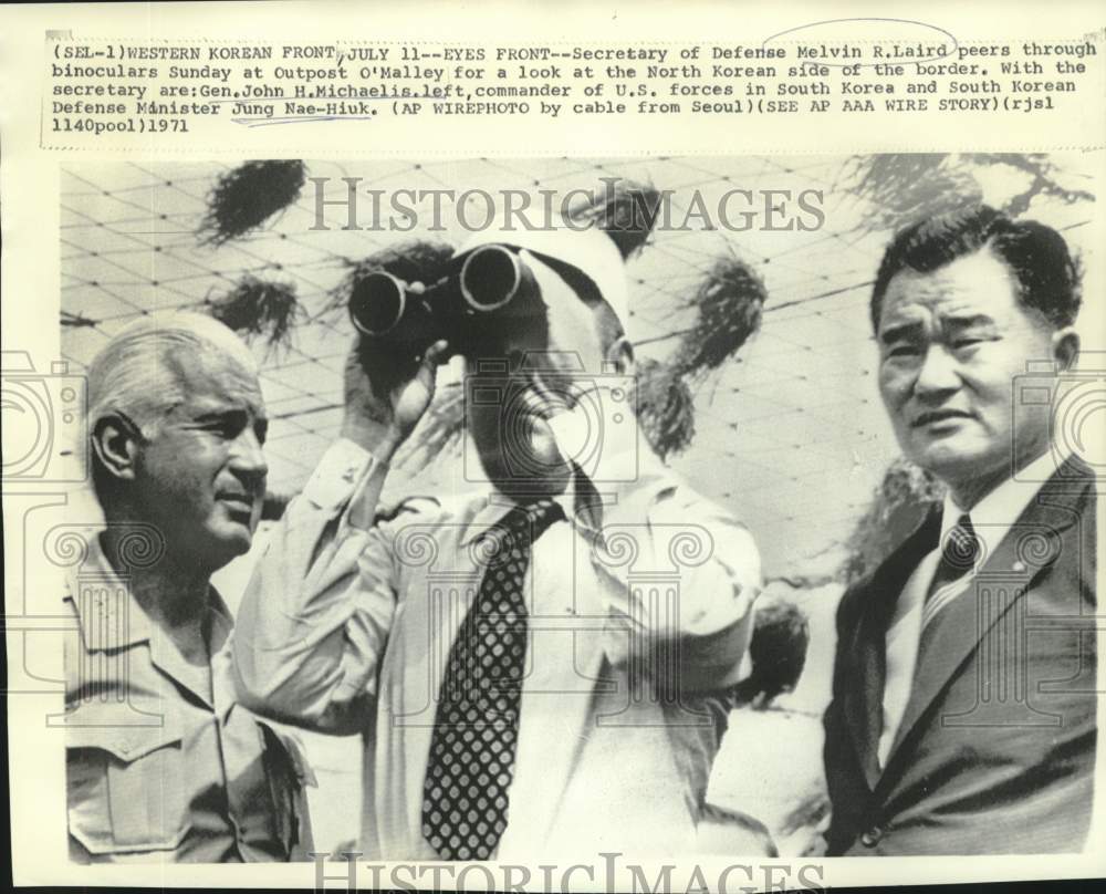 1971 Press Photo Defense Secretary Laird with others at Outpost O&#39;Malley