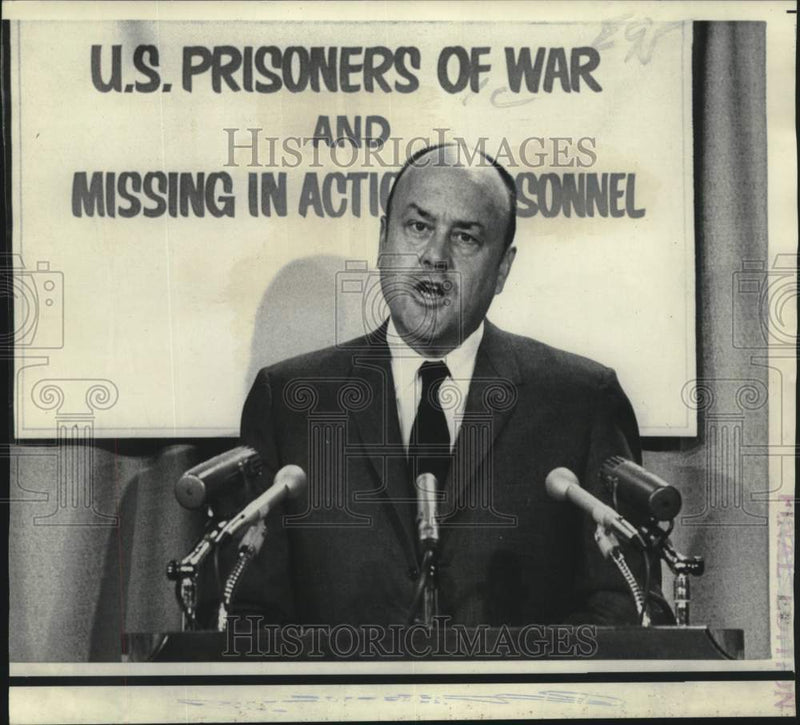 Load image into Gallery viewer, 1969 Press Photo Defense Secretary Melvin Laird at news conference. - now15806
