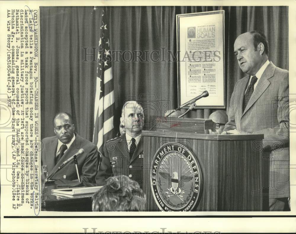 1972 Press Photo Defense Secretary Melvin Laird and others at Pentagon briefing
