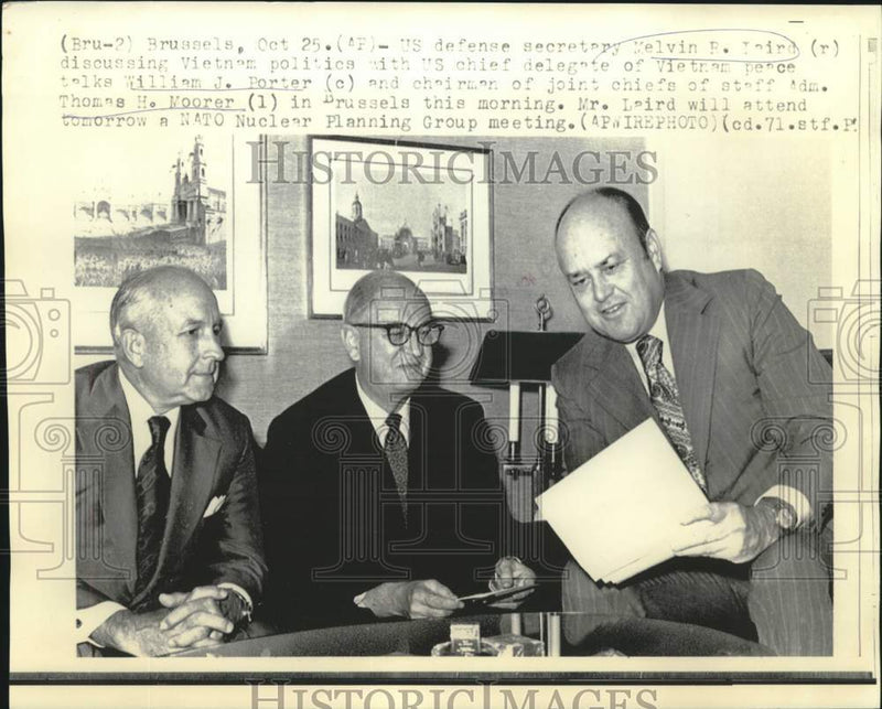 Load image into Gallery viewer, 1971 Press Photo Defense Secretary Melvin Laird and others in Brussels.
