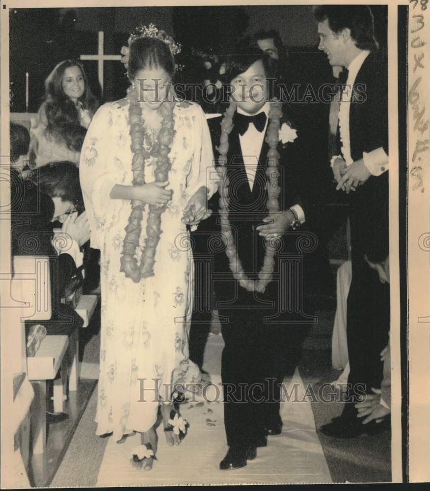 1974 Press Photo Sixteen-year-old Maharaj Ji and 24-year old bride in Colorado