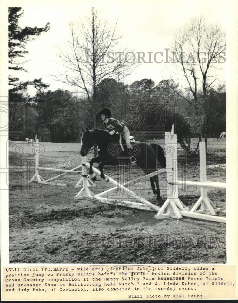 Load image into Gallery viewer, 1990 Press Photo Jennifer Jobst rides Frisky Native at Happy Valley Horse Show
