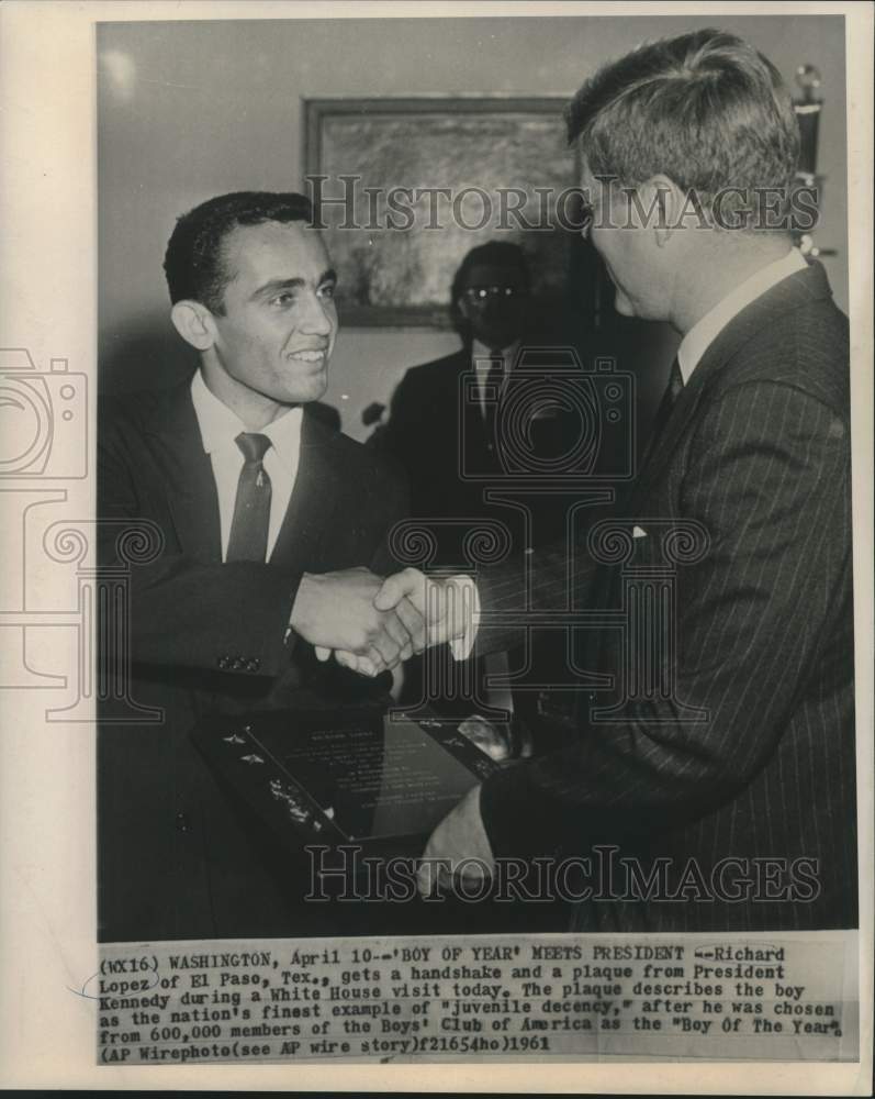 Load image into Gallery viewer, 1961 Press Photo Boy of the Year, Richard Lopez, meets President Kennedy

