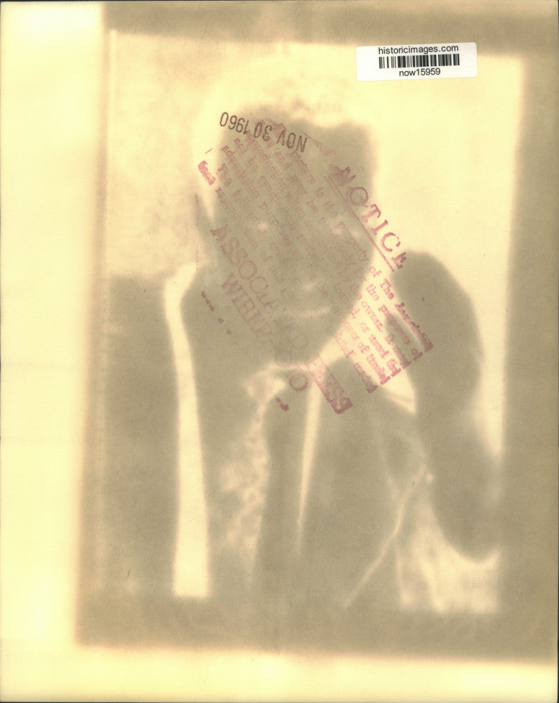 1960 Press Photo Mental institution fugitive Walter Long questioned by police.