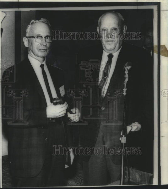 1966 Press Photo Eugene Johnson and C.E. Shumate at State Highway Convention.