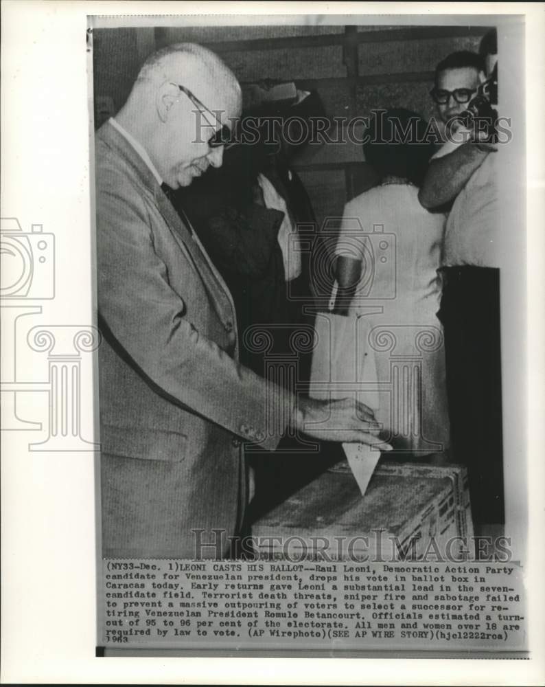 Load image into Gallery viewer, 1963 Press Photo Democratic Action Party candidate Leoni casts presidential vote
