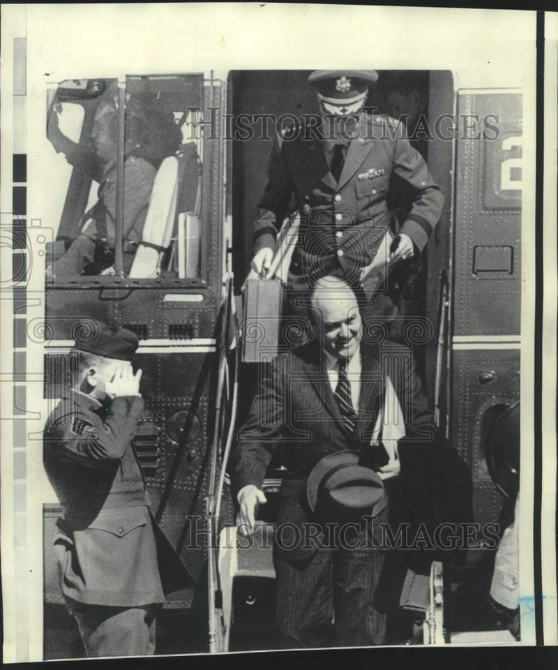 Load image into Gallery viewer, 1969 Press Photo Exiting helicopter, Andrews AFB is Melvin Laird, Earle Wheeler
