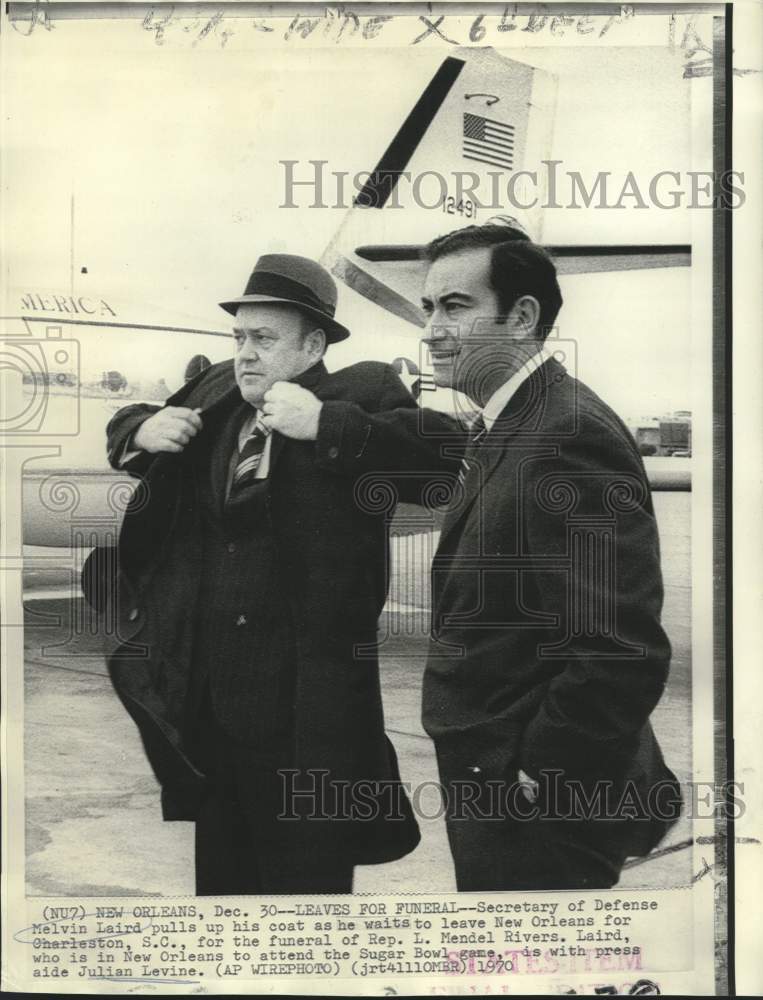 Load image into Gallery viewer, 1970 Press Photo Defense Secretary Laird &amp; press aide Levine-New Orleans Airport
