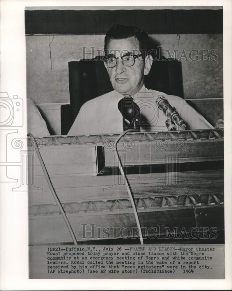 Load image into Gallery viewer, 1964 Press Photo Buffalo, New York Mayor Kowal holds emergency meeting
