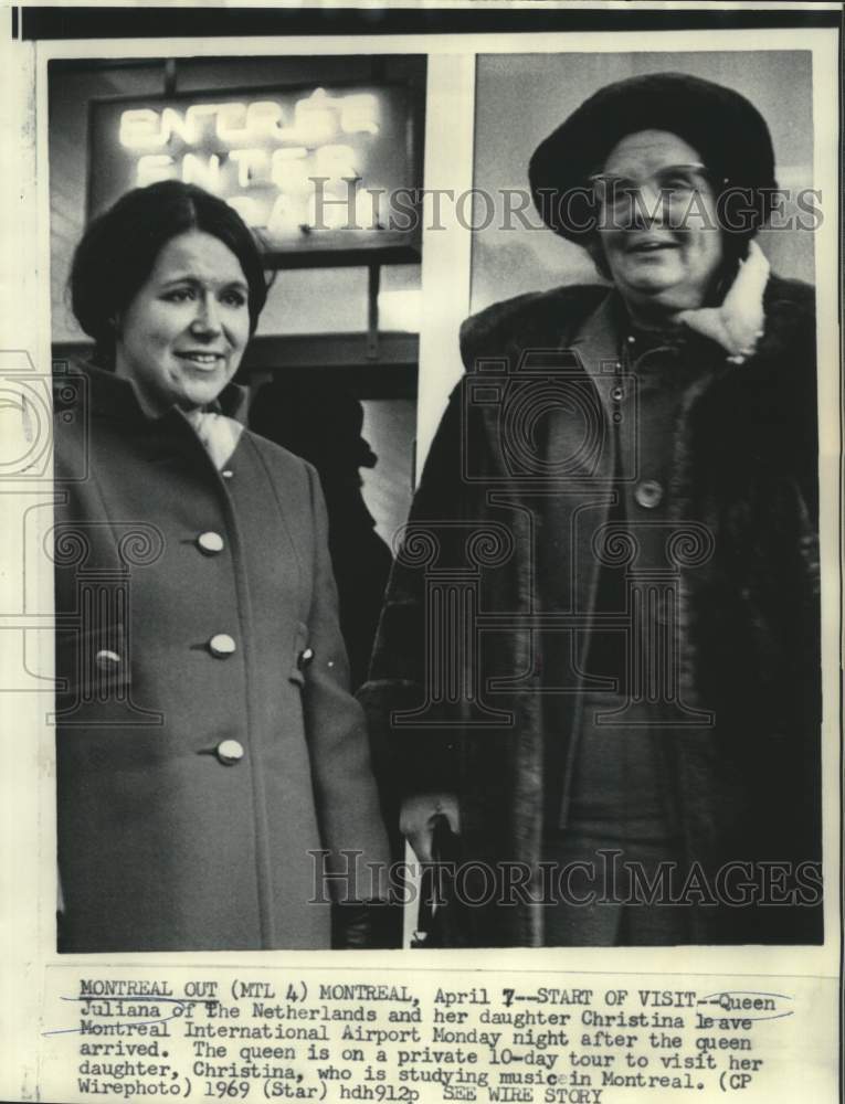 1969 Press Photo Netherlands' Queen Juliana with daughter at Montreal airport.