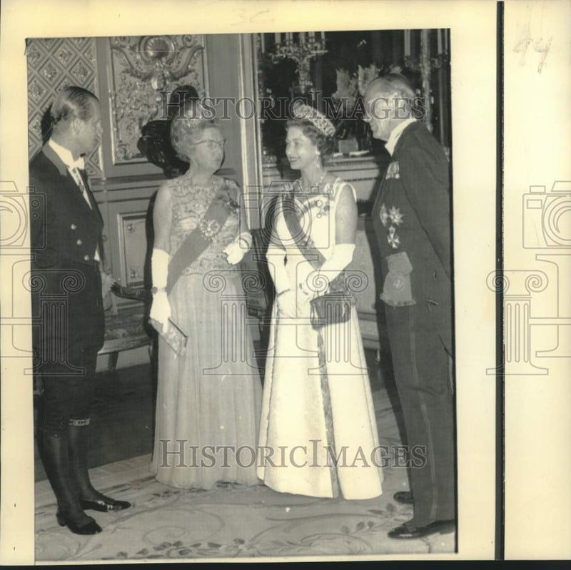 Load image into Gallery viewer, 1972 Press Photo Netherlands' Queen Juliana and others at Windsor state dinner
