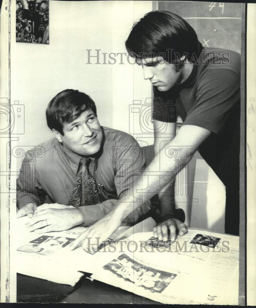 1971 Press Photo Associated Press Back of Week, Todd Starks and Coach Junko