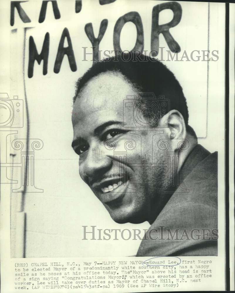 1969 Press Photo Chapel Hill, North Carolina Mayor Howard Lee - now16309