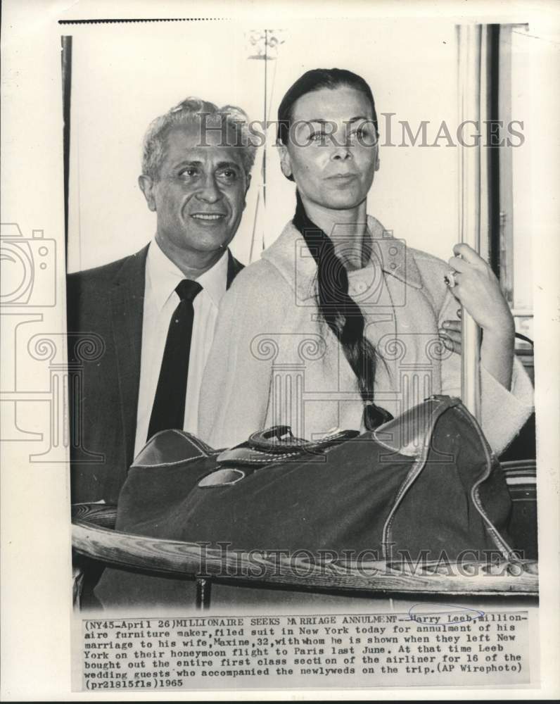 1964 Press Photo Millionaire Harry Leeb shown with wife Maxine in New York