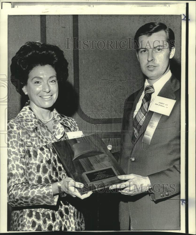 Load image into Gallery viewer, 1973 Press Photo Vincent Lee, reporter for Times Picayune receives plaque
