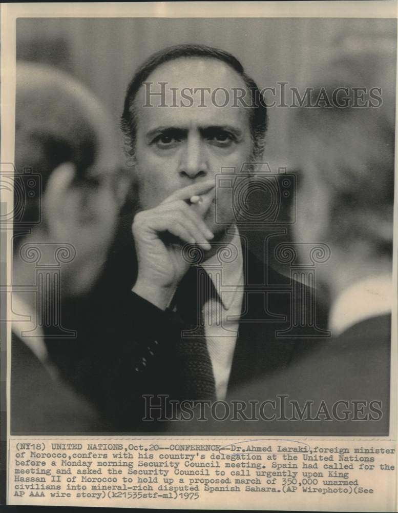 1975 Press Photo Morocco's Ahmed Laraki confer with delegation at United Nations