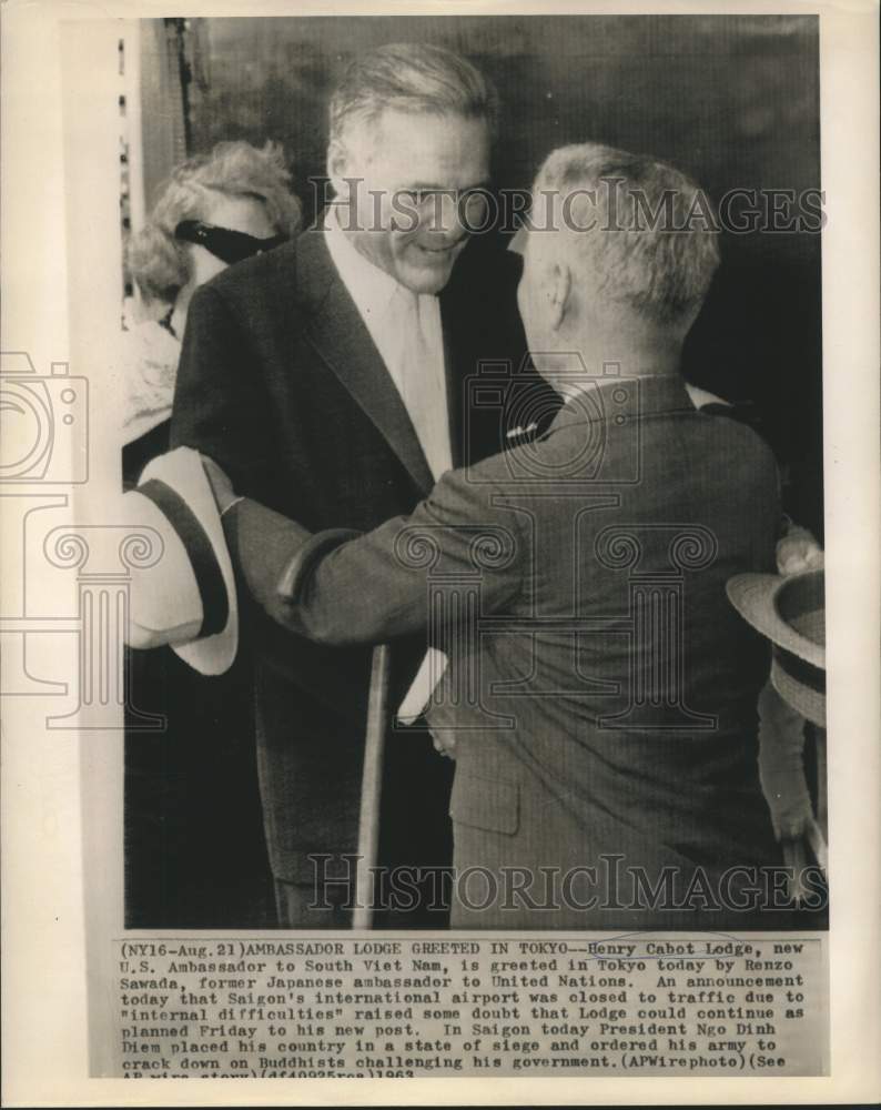 Load image into Gallery viewer, 1963 Press Photo Ambassador Lodge greeted in Tokyo by Renzo Sawada. - now16408
