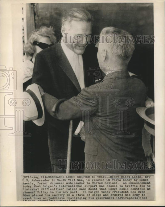 1963 Press Photo Ambassador Lodge greeted in Tokyo by Renzo Sawada. - now16408