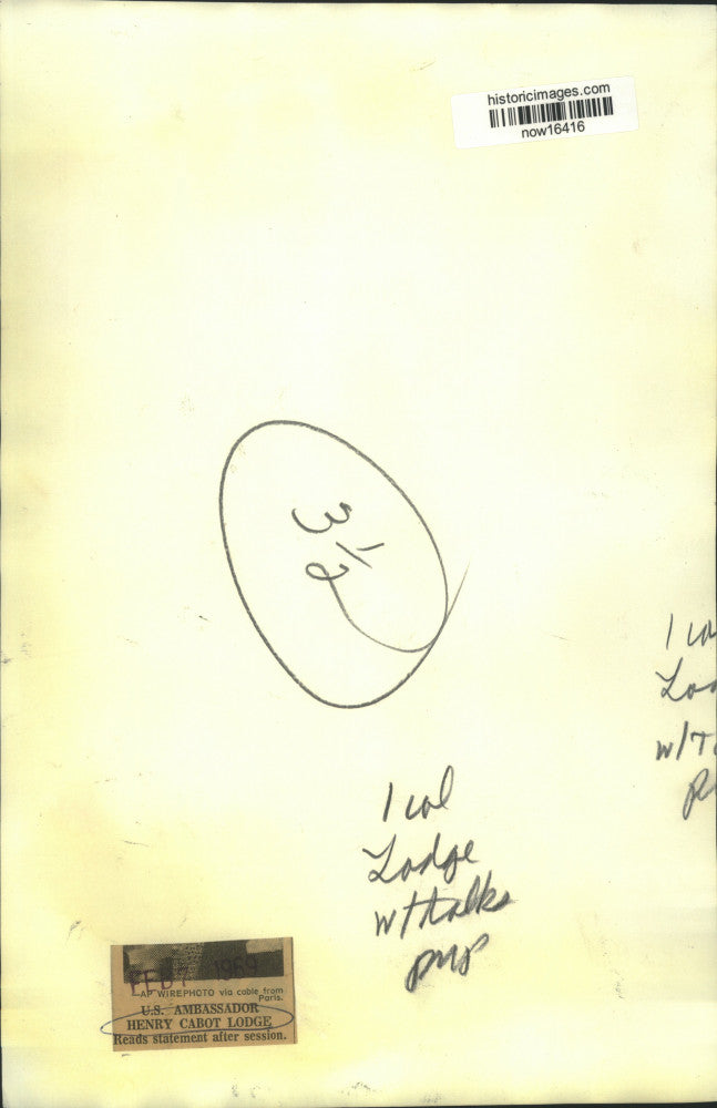 1969 Press Photo U.S. Ambassador Henry Cabot Lodge reads statement after session